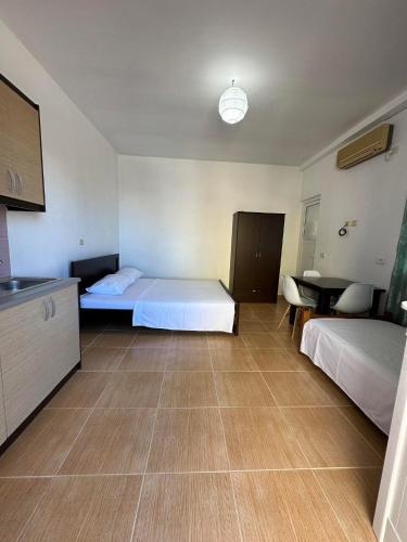 Double Room image 1