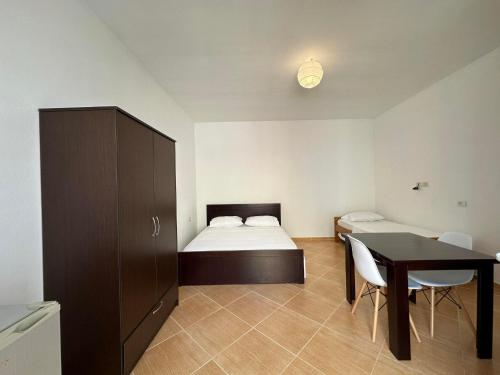 Double Room image 2