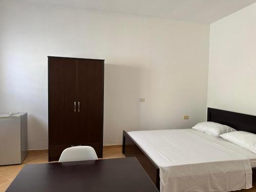 Double Room image 5