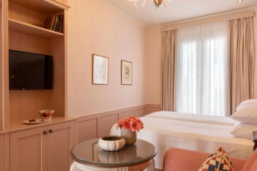 Superior Double or Twin Room image 6