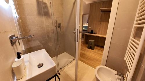 Double Room image 4