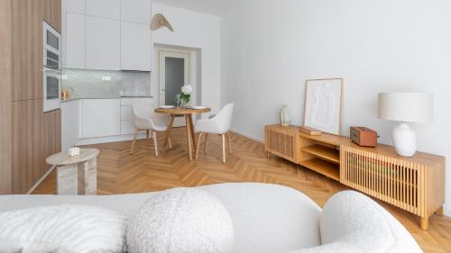 Apartment in the Clouds Letná - Luxury with Romantic Balconies in Quiet Centre of Prague 4