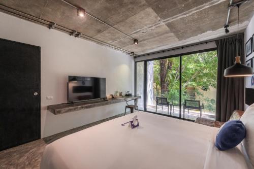 room detail thumbnail 1