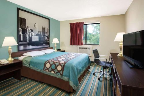 Super 8 by Wyndham Pittsburgh Airport/Coraopolis Area - image 11