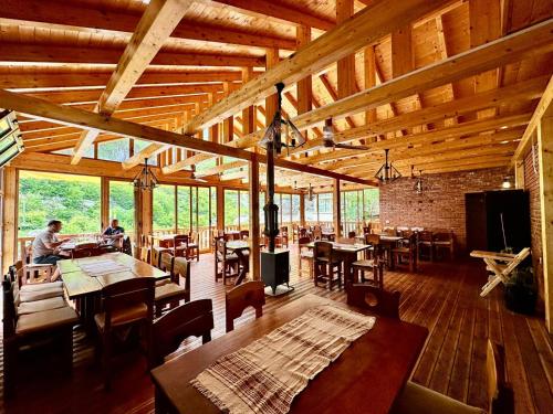 - Cemi Rooms - River View & Traditional Restaurant in Bogë