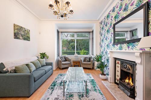 Spacious Home Near Manchester United Stadium - Pass the Keys, Манчестер