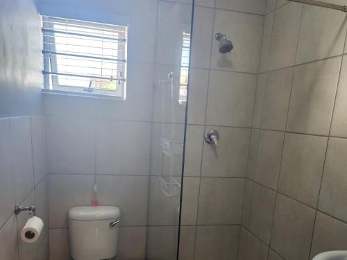Smithland Centrally Located Accommodation - Tap to explore photos