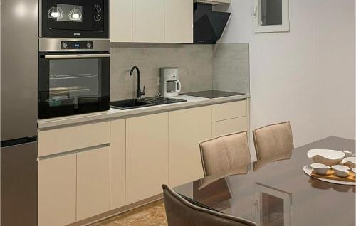 주방, Three-Bedroom Holiday Home In Crkvice in 두브로브니크