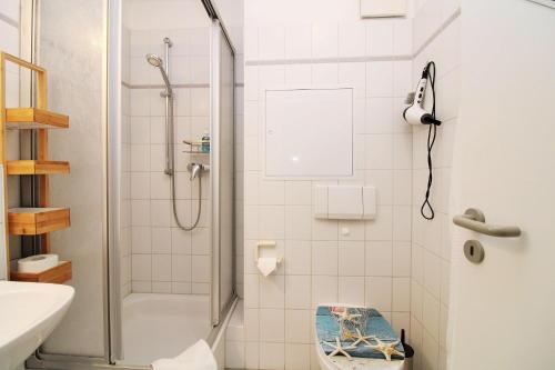 Apartment with Terrace image 10