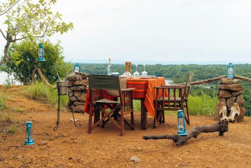 Apkārtne, Hemingway's Luxury Tented Camp in Paraa