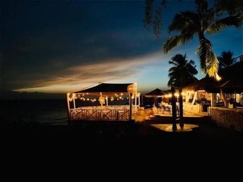 Bungalow #3 at Waterfront Playa Alicia in โซซัว