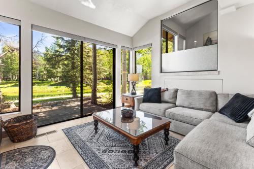 QUEEN ESTHER 2425 condo