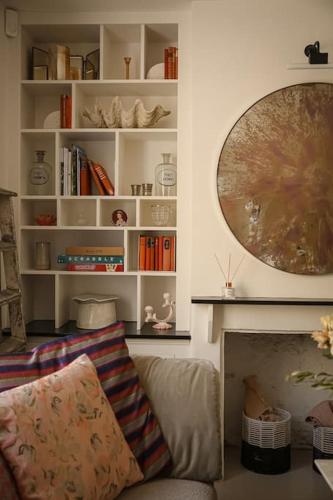 Primrose Cottage - Two Bed Cottage with Private Courtyard & Nearby Parking, Bath (photo 8)
