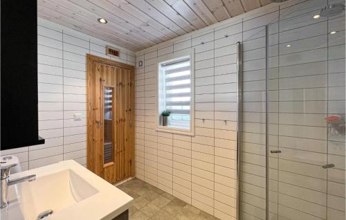 Kamar Mandi, Amazing Home In Sjusjøen With Sauna in Sjusjoen