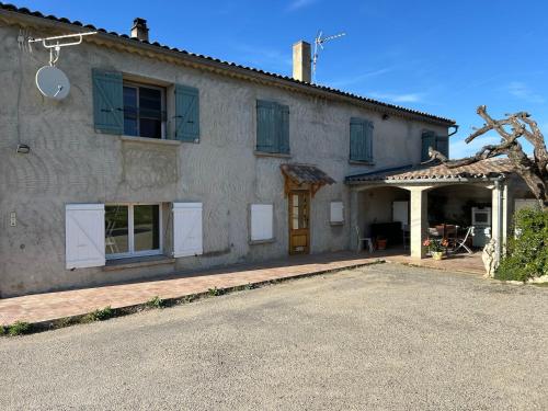 Pohled zvenku, Gîte entre Rieu et Fournache (Gite entre Rieu et Fournache) in Mirabel Aux Baronnies