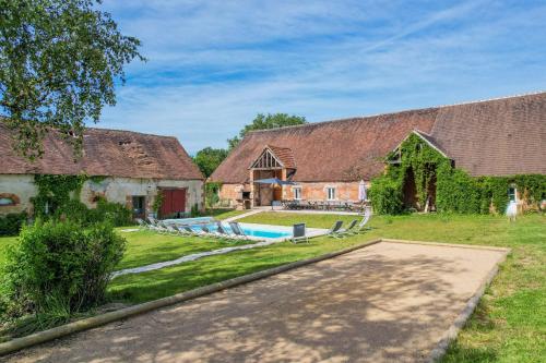 So Villa La Repreneliere 45 - Heated pool - Soccer - 2h from Paris - 30 beds gîte à louer La Tuilerie