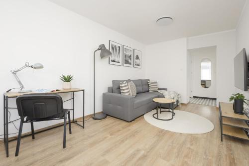 Elegant Grey Apartment Wspólna Śródmieście in Warsaw by Noclegi Renters - image 5