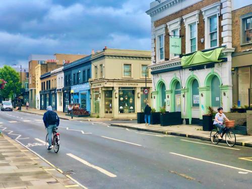 Your Ideal London Getaway - Charming Studio Haven - image 11