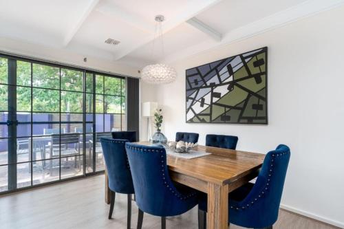 4BR 2BA House Nestled in a Quiet Spot in Dickson - Hosted by CanStay photo 2