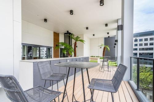 Park Avenue Apt in the Heart of the City