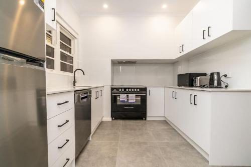 Beautifully Renovated Inner North Residence - Hosted by CanStay photo 3