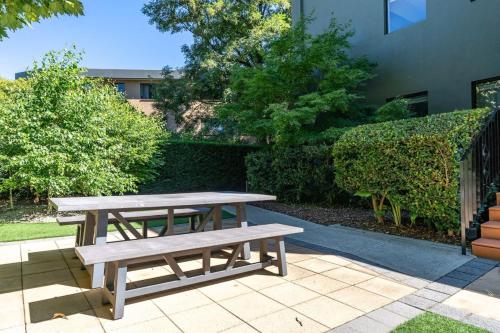 حديقة, Modern Apt in the Heart of Old Kingston - Hosted by CanStay in كنجستون