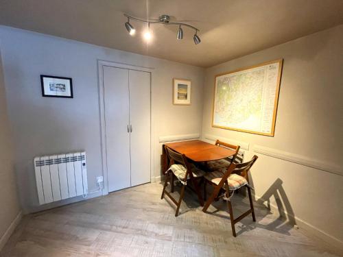 Charming Cosy Traditional Scottish Cottage - Pass the Keys in 道格拉斯堡市中心