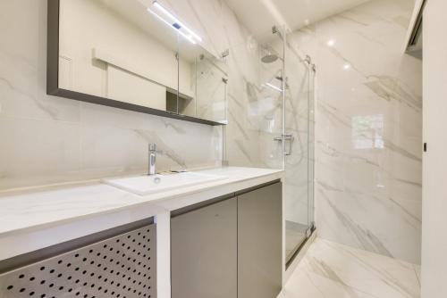 Paris Garden Luxury next to Eiffel Tower - image 10