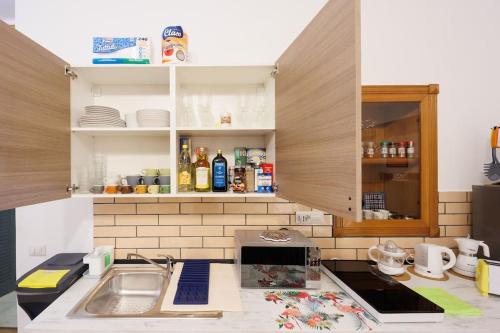 Dante Studio Apartment Super Central next metro By HouseinNaples, Naples (photo 11)