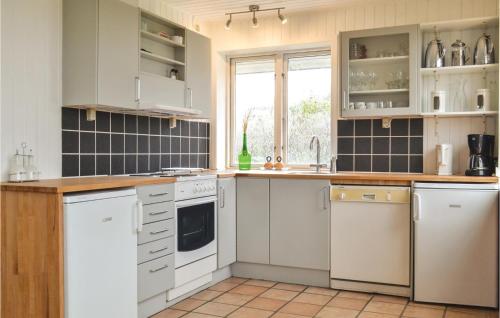 Kitchen, Two-Bedroom Holiday Home In Hvide Sande in Bjerregard