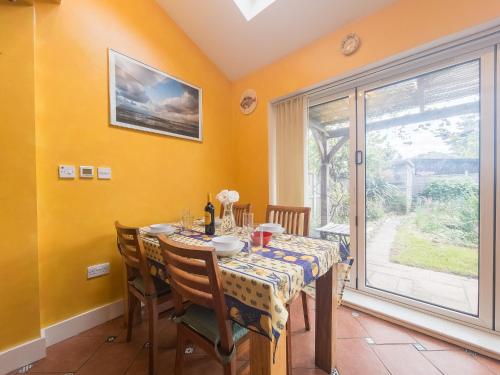 Pass the Keys Charming Home Near Thames DLR - image 4