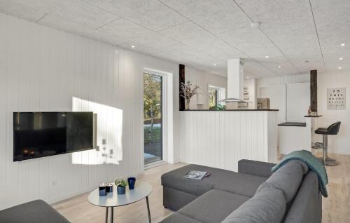 3 Bedroom Amazing Home In Storvorde in Egense