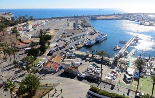 Two-Bedroom Apartment in Torrevieja - image 3