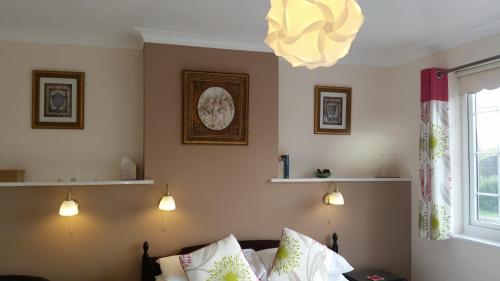 Penryn Guest House, ensuite rooms, free parking and free wifi