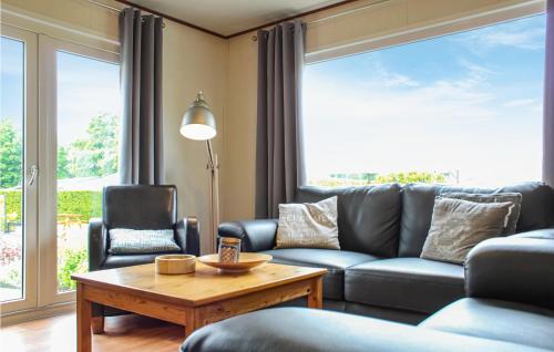 3 Bedroom Stunning Home In Tzummarum in Tzummarum