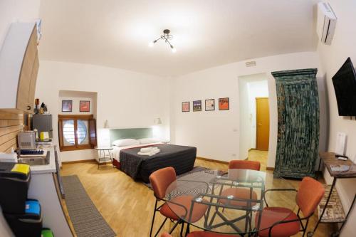 Dante Apartament for Group and Family By HouseinNaples, Naples (photo 5)