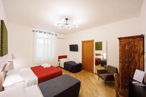 Dante Apartament for Group and Family By HouseinNaples, Naples (photo 8)