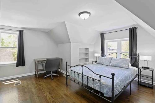 Ultimate Stay with Gym an Game Room Broadview IL 4BR House in Broadview, USA