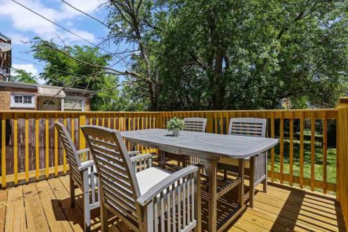 Ultimate Stay with Gym an Game Room Broadview IL 4BR House in Broadview, USA