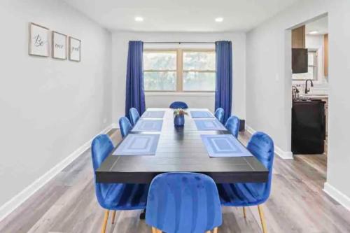 Nifty Game Rm, King, 4 BR, 2.5 Ba Schaumburg in Schaumburg, USA