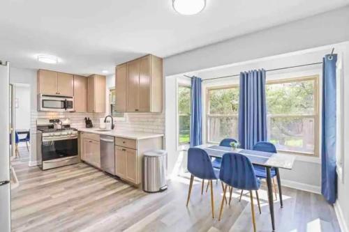 Nifty Game Rm, King, 4 BR, 2.5 Ba Schaumburg in Schaumburg, USA