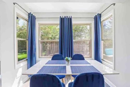 Nifty Game Rm, King, 4 BR, 2.5 Ba Schaumburg in Schaumburg, USA