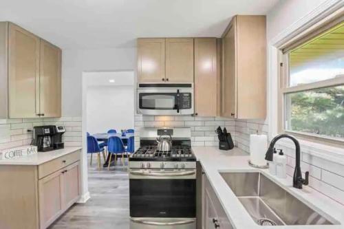 Nifty Game Rm, King, 4 BR, 2.5 Ba Schaumburg in Schaumburg, USA