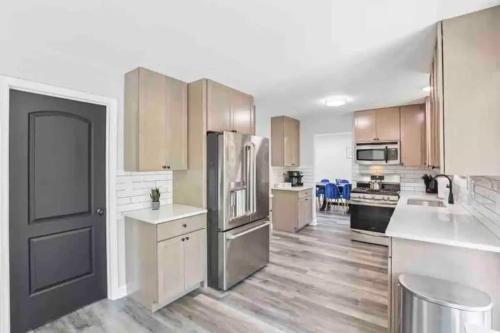 Nifty Game Rm, King, 4 BR, 2.5 Ba Schaumburg in Schaumburg, USA