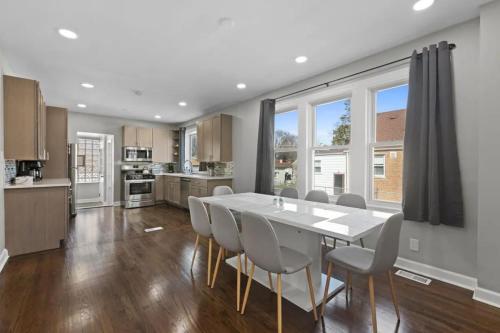 Rest and Relaxation with Game Room Morton Grove IL 3 BR House in Morton Grove, USA