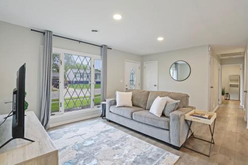 4 Bed RomeoRanch Hosted By Coast To Coast Housing in Romeoville, USA