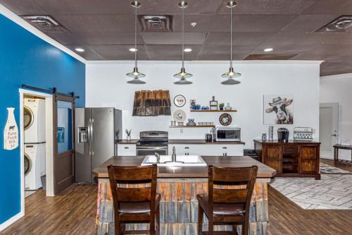 Your Next Cozy Retreat Friends Pets Welcome in Fargo, USA