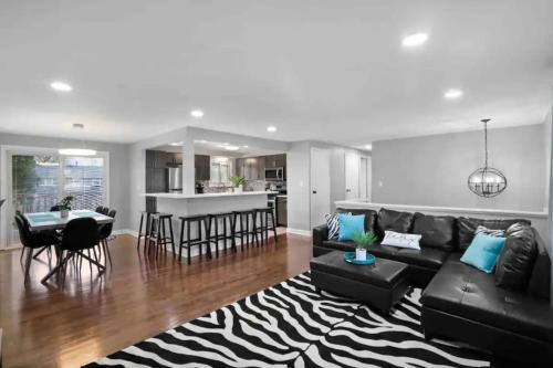 Extravagance - King 4 BRs, 2.5 BA Schaumburg in Schaumburg, USA