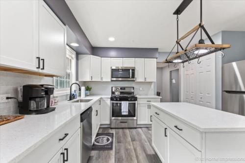 King beds, Free Wi-Fi, Gas Grill Cozy Antioch home in Antioch, USA