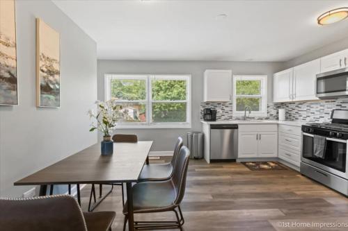 Comfy King bed, Free Wi-Fi, Home in Des Plaines in Des Plaines, USA
